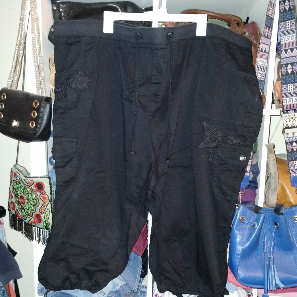 Black Women's Casual Capris,  Cargo Pants 4x ( 28w-30w) - Picture 2 of 16